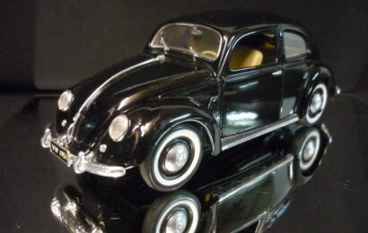 Volkswagen Beetle černý VW Maisto 1/18
