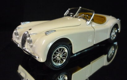 Jaguar XK120 Roadster ERTL 1/18