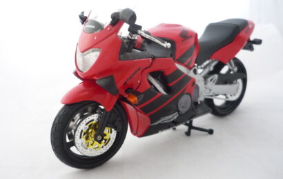 Honda CBR 600 F4 New Ray 1/12