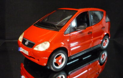 Mercedes Benz A140 červený Maisto 1/18