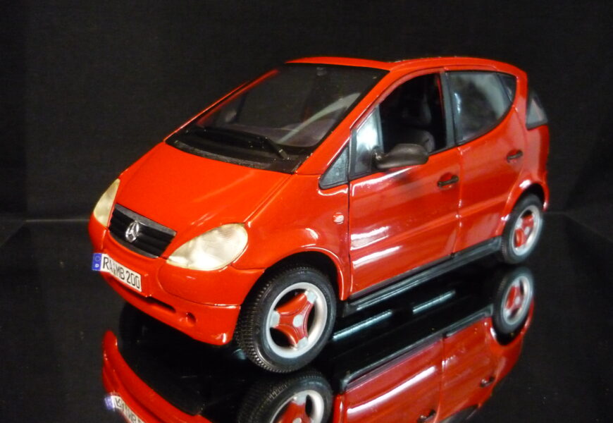 Mercedes Benz A140 červený Maisto 1/18
