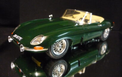 Jaguar E Type Cabriolet zelený Bburago 1/18