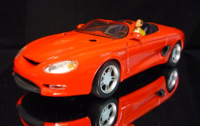 Mustang Mach III s figurkou Maisto 1/18