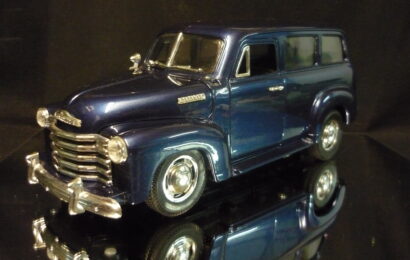 Chevrolet Suburban 1950 MIRA 1/18