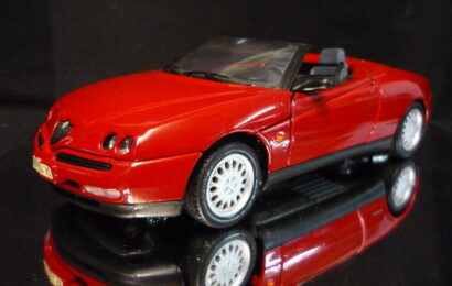 Alfa Romeo V6 Spider Maisto 1/18