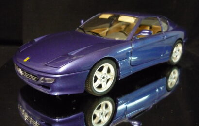 Ferrari 456 GT švestkově modré Bburago 1/18