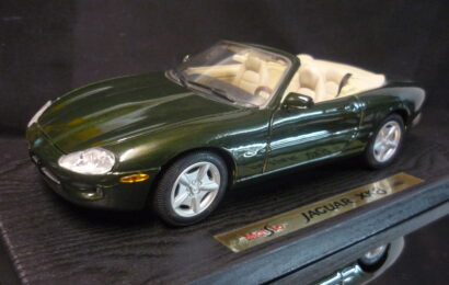 Jaguar XK8 1996 Maisto 1/18